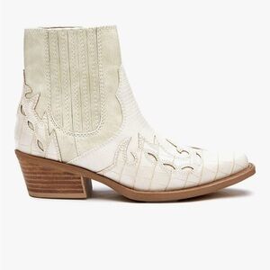 Coconuts by Matisse Cream Western Boots